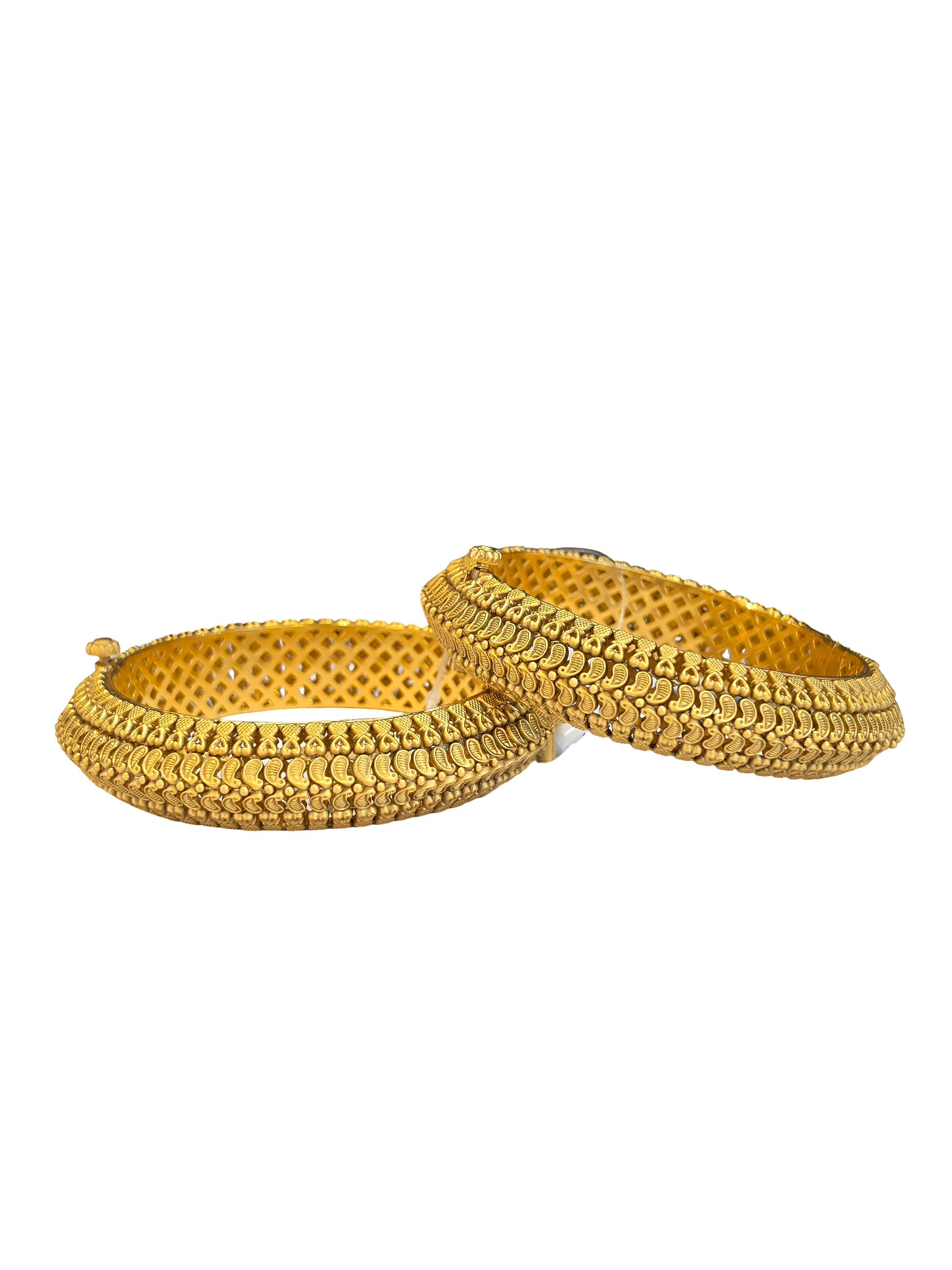 22K Gold Antique Designer Set Of Screw Bangles
