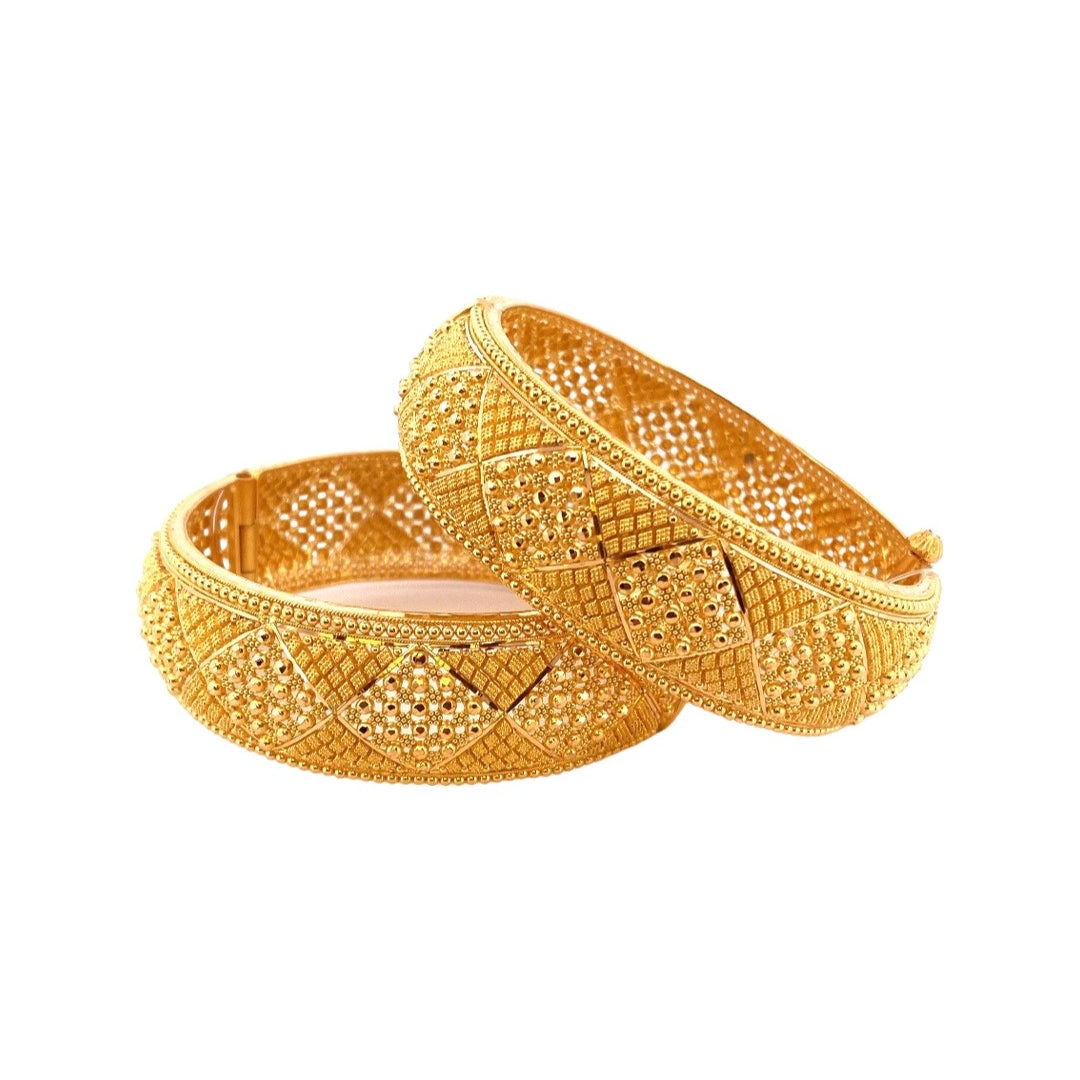 22K Gold Diamond Design 2 Pieces Set Of Ladies Screw Bangles