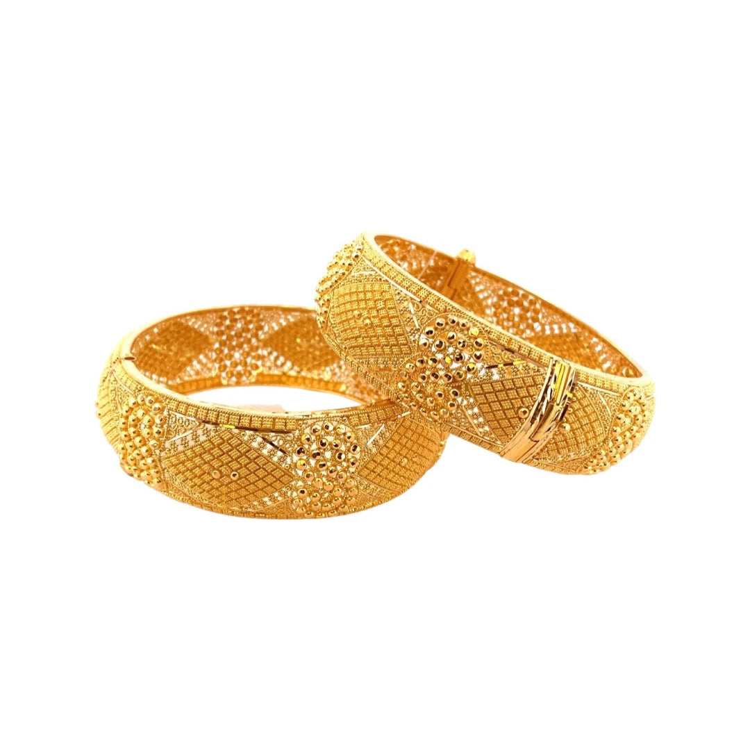 22K Gold Graceful Design 2 Pieces Set Of Ladies Screw Bangles